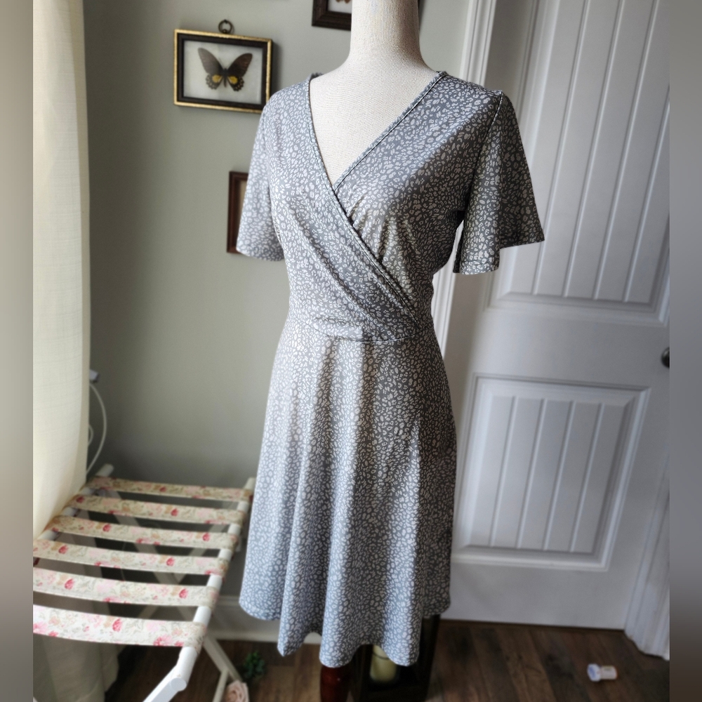 Chic Gray Patterned Midi Dress